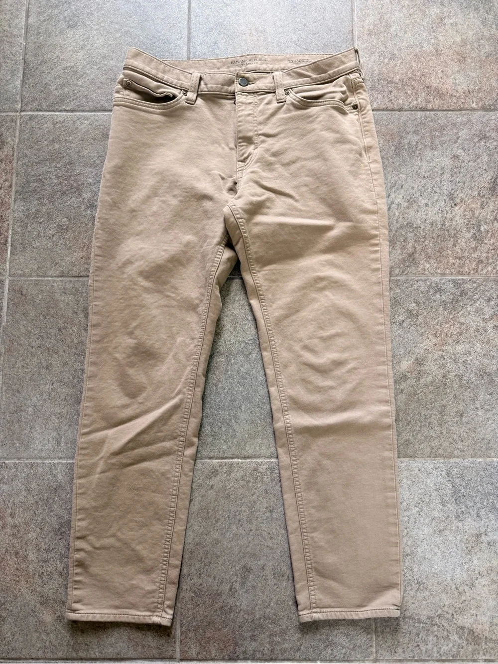 Banana Republic Men's Athletic Travler in Khaki Beige Pants Size 32x30